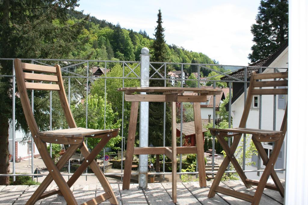 Gaestehaus Villa Lina Bad Herrenalb Exterior foto